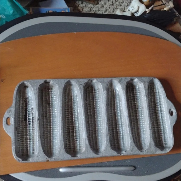 Cast Iron Antique Cornbread/Muffin Cooking Pan - Picture 1 of 2